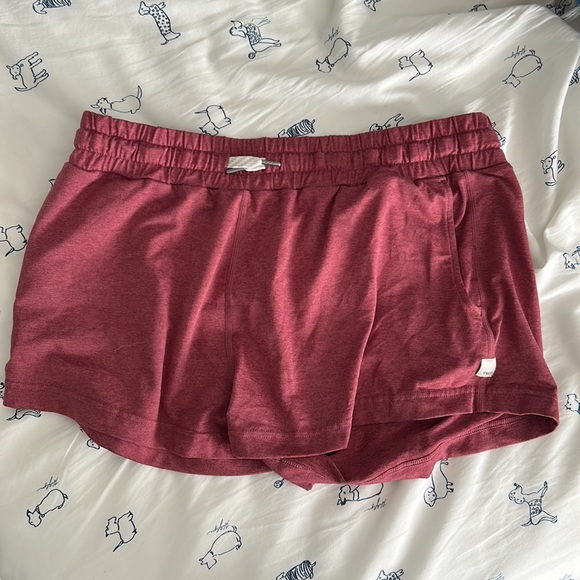 Vuori Joggers and Shorts - Picture 2 of 3